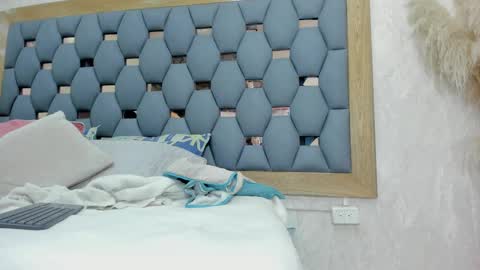 Snapshot of crystal_sm chatting on 10-28-25, 03:10 crystal_sm online show from 10-28-25, 03:10