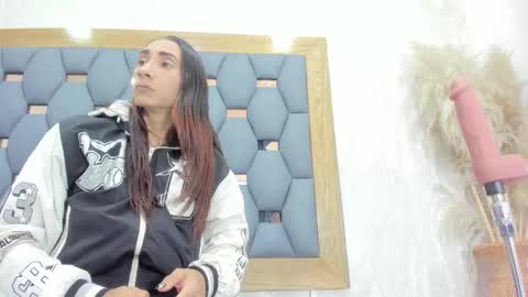 Snapshot of crystal_sm chatting on 11-19-25, 03:50 crystal_sm online show from 11-19-25, 03:50