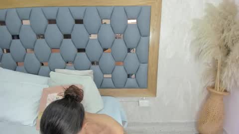 Snapshot of crystal_sm chatting on 11-24-25, 03:06 crystal_sm online show from 11-24-25, 03:06