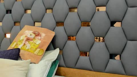 Snapshot of crystal_sm chatting on 12-04-25, 03:05 crystal_sm online show from 12-04-25, 03:05