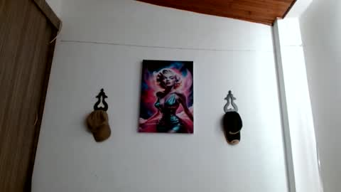 Snapshot of crystal_starx chatting on 05-20-26, 06:14 Crystal Blaze online show from 05-20-26, 06:14