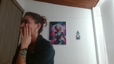 Snapshot of crystal_starx chatting on 05-30-26, 06:05 Crystal Blaze online show from 05-30-26, 06:05