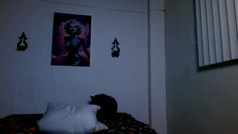 Snapshot of crystal_starx chatting on 06-10-26, 06:45 Crystal Blaze online show from 06-10-26, 06:45