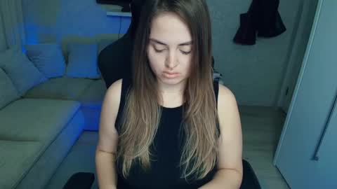 Snapshot of crystalemily chatting on 02-18-26, 07:54 crystalemily online show from 02-18-26, 07:54