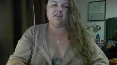 Snapshot of crystalizzzee chatting on 09-17-25, 03:14 Herekittykitty69 online show from 09-17-25, 03:14