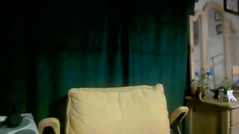 Snapshot of crystalizzzee chatting on 03-19-26, 01:48 Herekittykitty69 online show from 03-19-26, 01:48