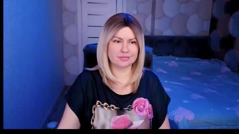 Snapshot of crystallleyes chatting on 09-30-25, 03:55 CrystalllEyes online show from 09-30-25, 03:55