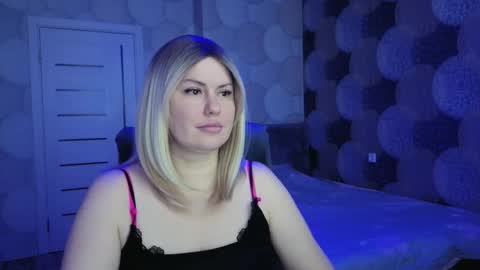 Snapshot of crystallleyes chatting on 10-11-25, 01:05 CrystalllEyes online show from 10-11-25, 01:05