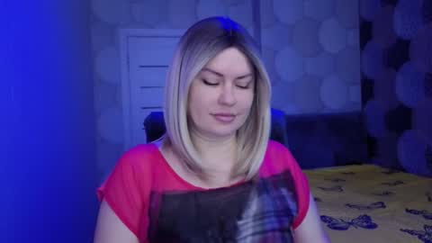 Snapshot of crystallleyes chatting on 10-19-25, 02:12 CrystalllEyes online show from 10-19-25, 02:12