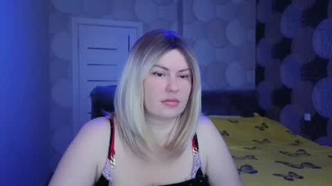 Snapshot of crystallleyes chatting on 10-20-25, 02:45 CrystalllEyes online show from 10-20-25, 02:45