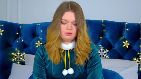 Snapshot of crystallyons chatting on 12-25-24, 06:09 Crystal online show from 12-25-24, 06:09