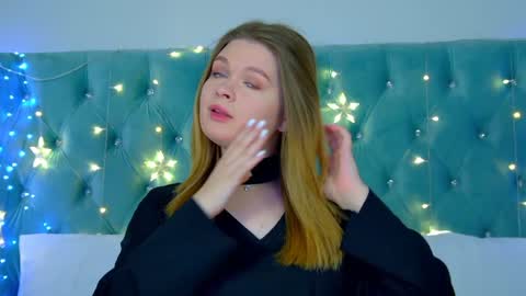 Snapshot of crystallyons chatting on 12-28-24, 07:00 Crystal online show from 12-28-24, 07:00