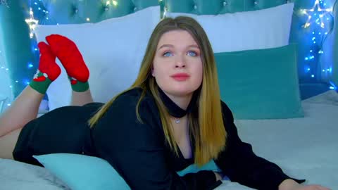 Snapshot of crystallyons chatting on 12-28-24, 10:03 Crystal online show from 12-28-24, 10:03