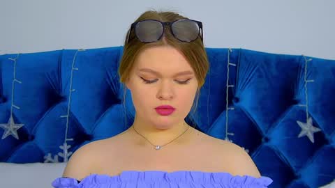 Snapshot of crystallyons chatting on 12-29-24, 01:17 Crystal online show from 12-29-24, 01:17