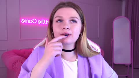 Snapshot of crystallyons chatting on 01-30-25, 03:40 Crystal online show from 01-30-25, 03:40