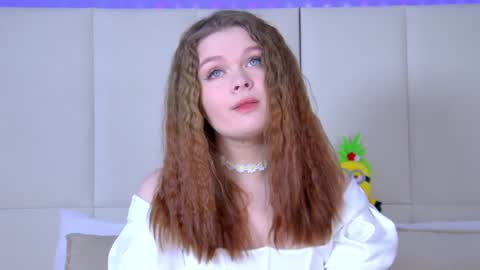 Snapshot of crystallyons chatting on 02-07-25, 06:24 Crystal online show from 02-07-25, 06:24