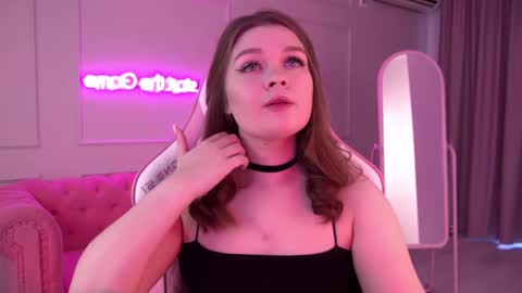 Snapshot of crystallyons chatting on 02-25-25, 06:47 Crystal online show from 02-25-25, 06:47