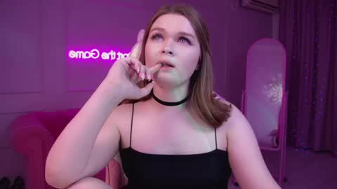 Snapshot of crystallyons chatting on 02-25-25, 05:25 Crystal online show from 02-25-25, 05:25