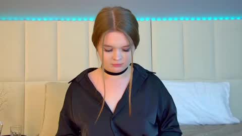 Snapshot of crystallyons chatting on 03-02-25, 03:27 Crystal online show from 03-02-25, 03:27