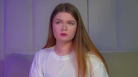 Snapshot of crystallyons chatting on 09-15-25, 06:30 Crystal online show from 09-15-25, 06:30