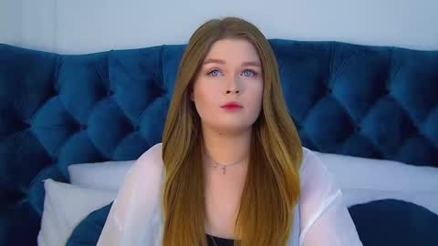 Snapshot of crystallyons chatting on 09-29-25, 06:13 Crystal online show from 09-29-25, 06:13