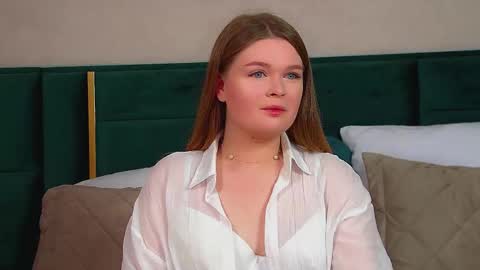 Snapshot of crystallyons chatting on 10-04-25, 06:11 Crystal online show from 10-04-25, 06:11