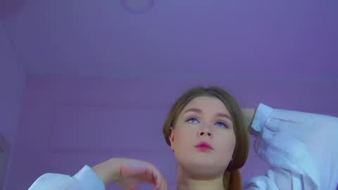 Snapshot of crystallyons chatting on 10-11-25, 06:23 Crystal online show from 10-11-25, 06:23