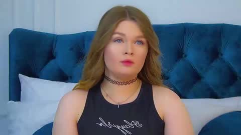 Snapshot of crystallyons chatting on 10-13-25, 06:08 Crystal online show from 10-13-25, 06:08