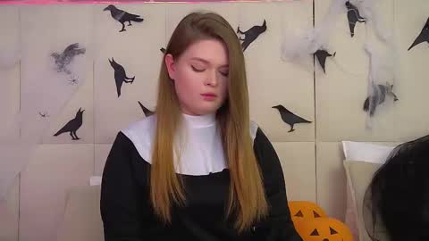 Snapshot of crystallyons chatting on 10-31-25, 08:15 Crystal online show from 10-31-25, 08:15