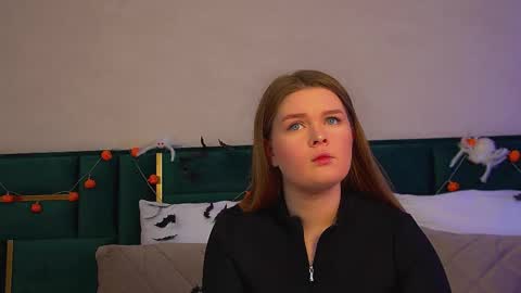 Snapshot of crystallyons chatting on 11-01-25, 06:04 Crystal online show from 11-01-25, 06:04