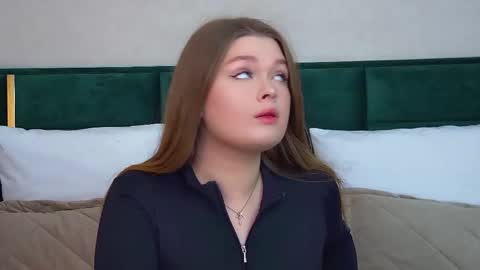 Snapshot of crystallyons chatting on 11-16-25, 06:24 Crystal online show from 11-16-25, 06:24