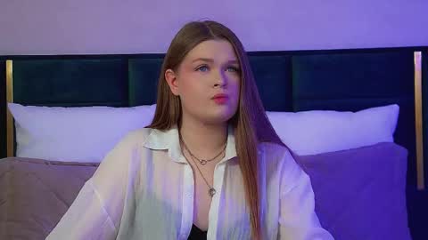 Snapshot of crystallyons chatting on 11-23-25, 06:19 Crystal online show from 11-23-25, 06:19