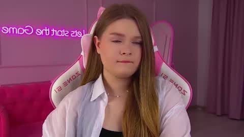 Snapshot of crystallyons chatting on 11-30-25, 06:39 Crystal online show from 11-30-25, 06:39