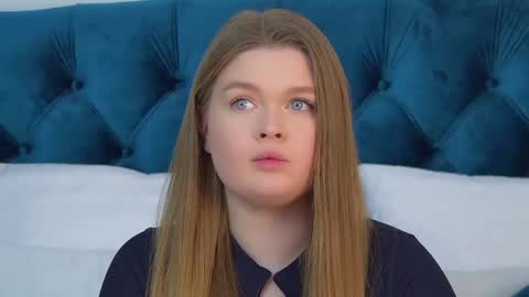 Crystal online show from 04-25-26, 01:41