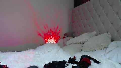 Snapshot of crystalsweet2000 chatting on 12-20-24, 02:41 MissCrystal online show from 12-20-24, 02:41