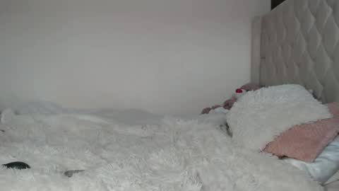 Snapshot of crystalsweet2000 chatting on 01-10-25, 02:45 MissCrystal online show from 01-10-25, 02:45