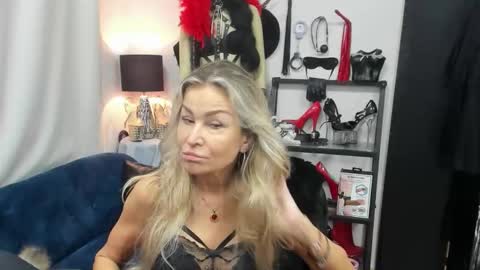 Snapshot of crystalxohotty chatting on 11-04-25, 05:17 CrystalHotty online show from 11-04-25, 05:17