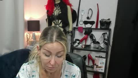 Snapshot of crystalxohotty chatting on 05-07-26, 04:40 CrystalHotty online show from 05-07-26, 04:40