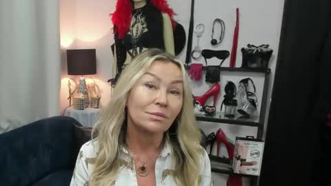 Snapshot of crystalxohotty chatting on 05-25-26, 05:13 CrystalHotty online show from 05-25-26, 05:13