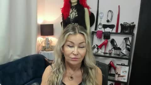 Snapshot of crystalxohotty chatting on 06-24-26, 04:55 CrystalHotty online show from 06-24-26, 04:55