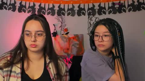 Snapshot of crysten878 chatting on 10-31-25, 09:32 crysten878 online show from 10-31-25, 09:32