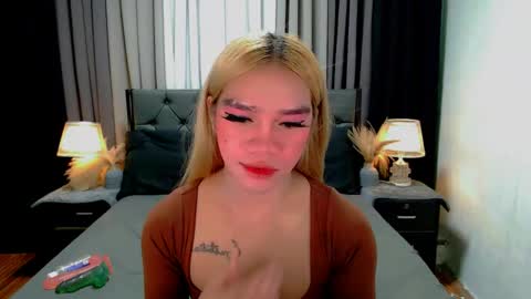 Snapshot of crytastal_lust1212 chatting on 04-29-26, 05:30 bea takashi online show from 04-29-26, 05:30
