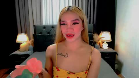 Snapshot of crytastal_lust1212 chatting on 05-04-26, 09:27 bea takashi online show from 05-04-26, 09:27