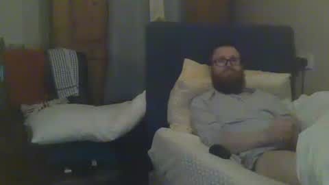 Snapshot of cs014g8493 chatting on 02-04-25, 01:23 chris online show from 02-04-25, 01:23