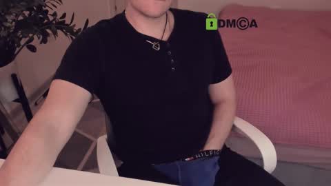 Snapshot of csavie chatting on 12-14-25, 12:32 buddy online show from 12-14-25, 12:32