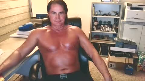 Yup... kinda old but Stop in and say hello online show from 07-12-26, 04:47