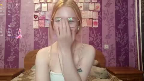 Sia online show from 10-22-25, 07:08