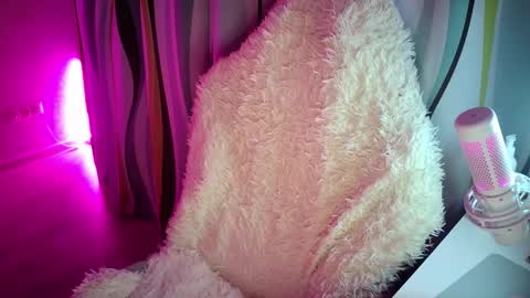 CuddleEmily online show from 03-18-26, 06:44