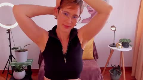 Leonela online show from 02-28-25, 09:23
