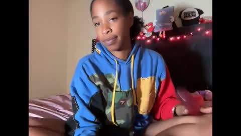 Snapshot of cum2charmxx chatting on 10-11-25, 01:53 cum2charmxx online show from 10-11-25, 01:53